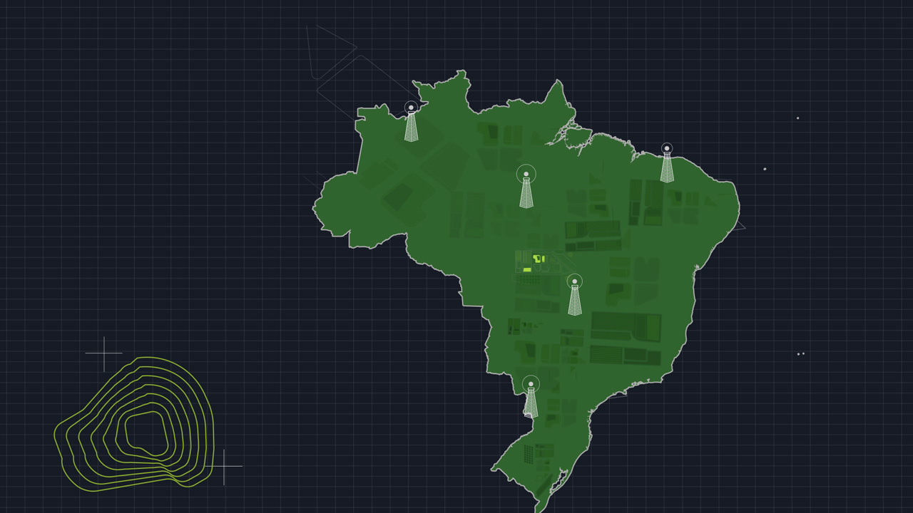 Mapa do Brasil com antenas espalhadas por todo o país